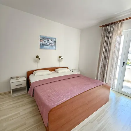 Nada Apartamento Primošten