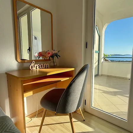 & Nada Apartment Primosten